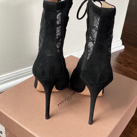 Gianvito Rossi Rebecca lace and suede lace-up heeled booties. - Picture 5 of 13